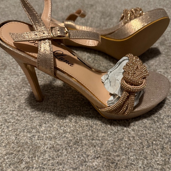 Brand New Heels - Picture 4 of 4